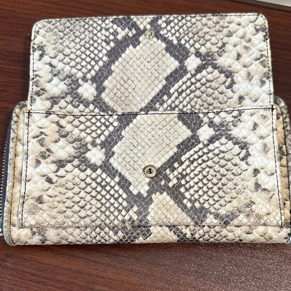 Nine West Elegant Snake Print Wallet carry alone or as wallet EUC - Picture 2 of 9